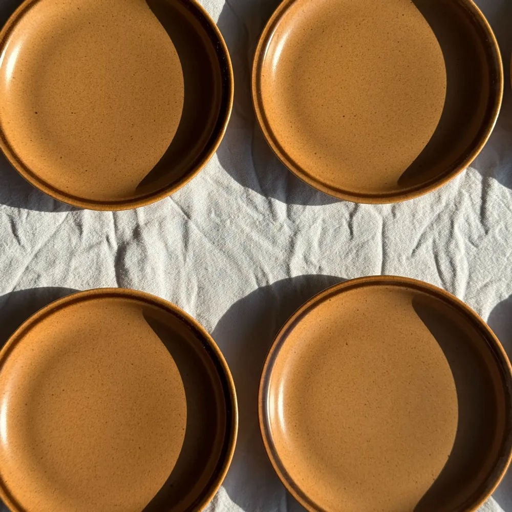 Assiettes au quotidien - Lot de 11 petites assiettes à dessert en grès liseré brun - OFFICE OBJETS