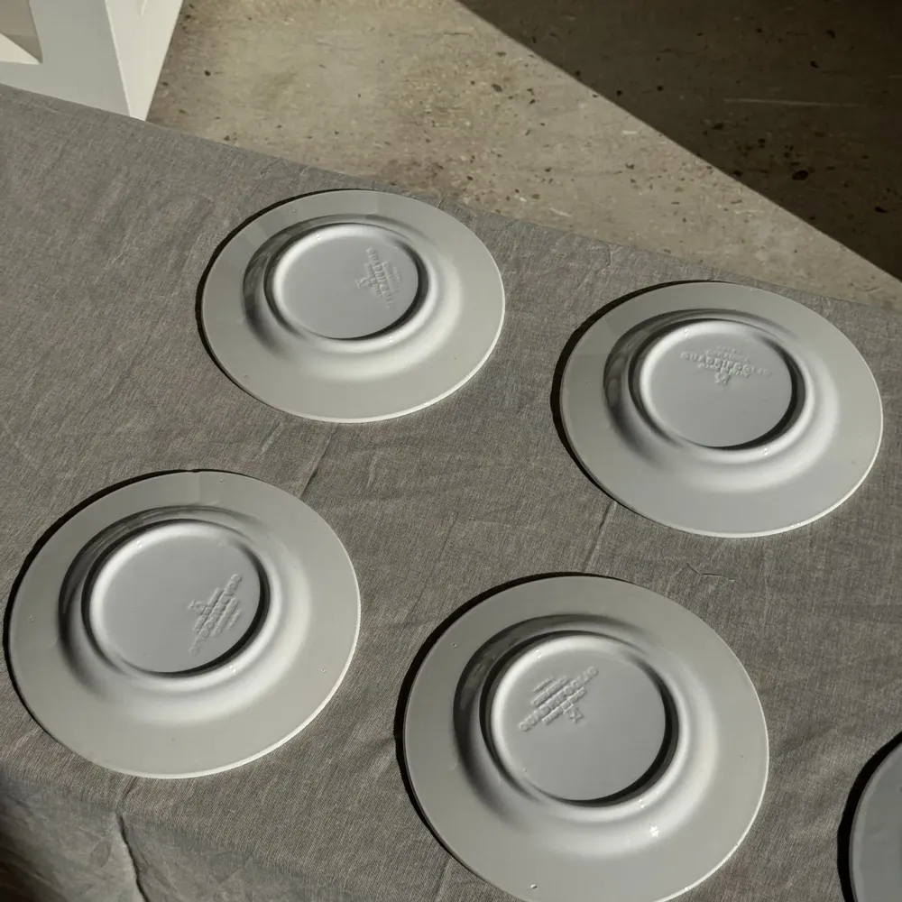 Assiettes au quotidien - Lot de 10 petites assiettes à dessert en céramique italienne Total - OFFICE OBJETS