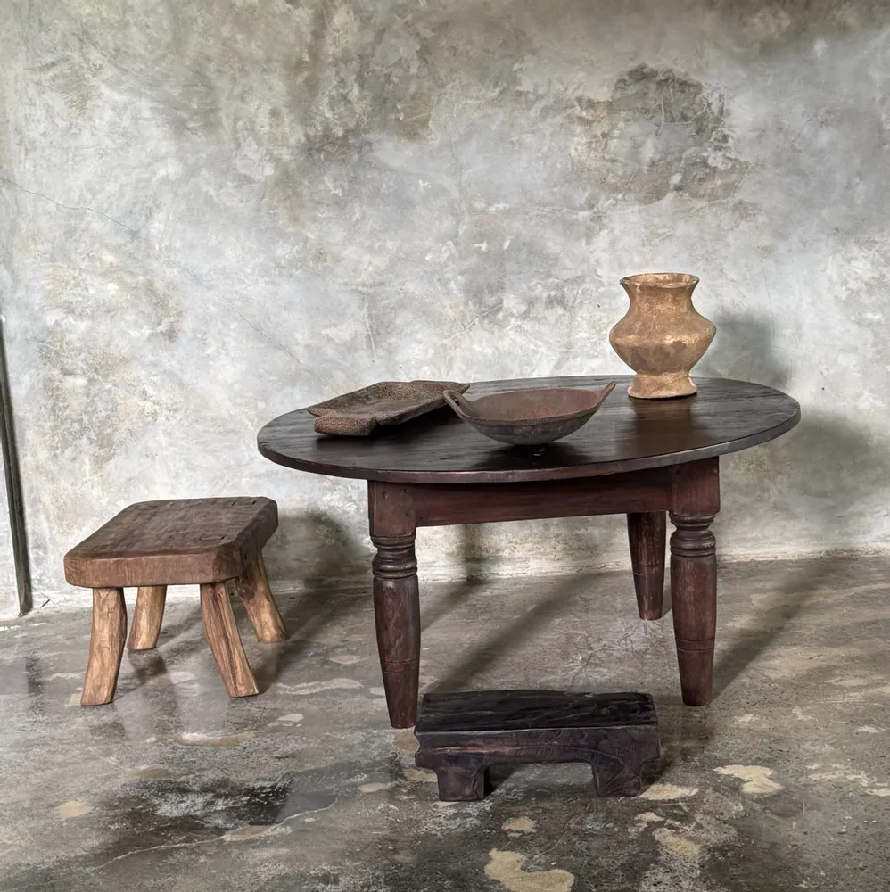 Coffee tables - Coffee table, antique round coffee table in Indonesian teak - OFFICE OBJETS