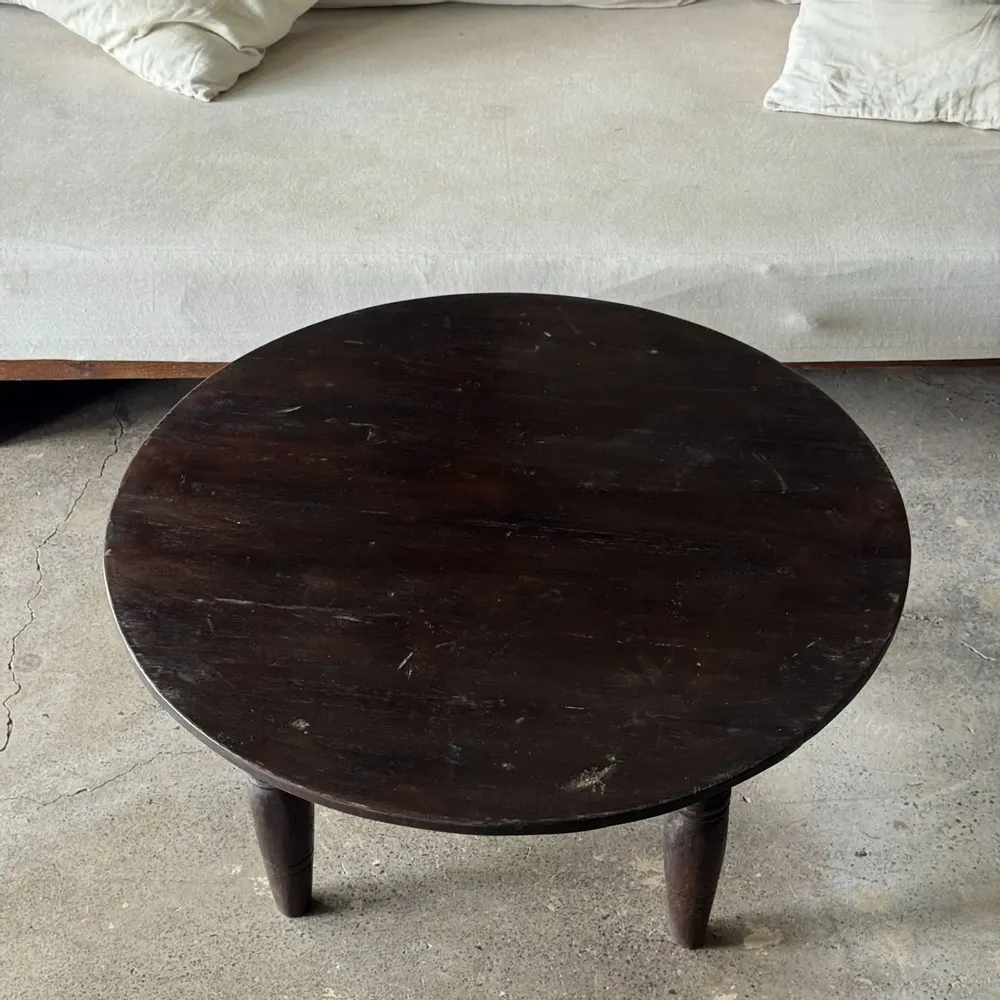 Coffee tables - Coffee table, antique round coffee table in Indonesian teak - OFFICE OBJETS