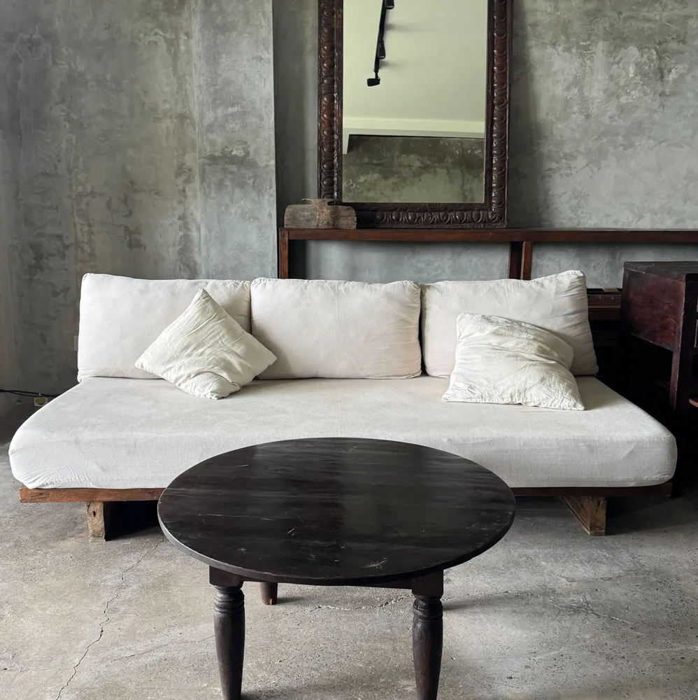 Coffee tables - Coffee table, antique round coffee table in Indonesian teak - OFFICE OBJETS