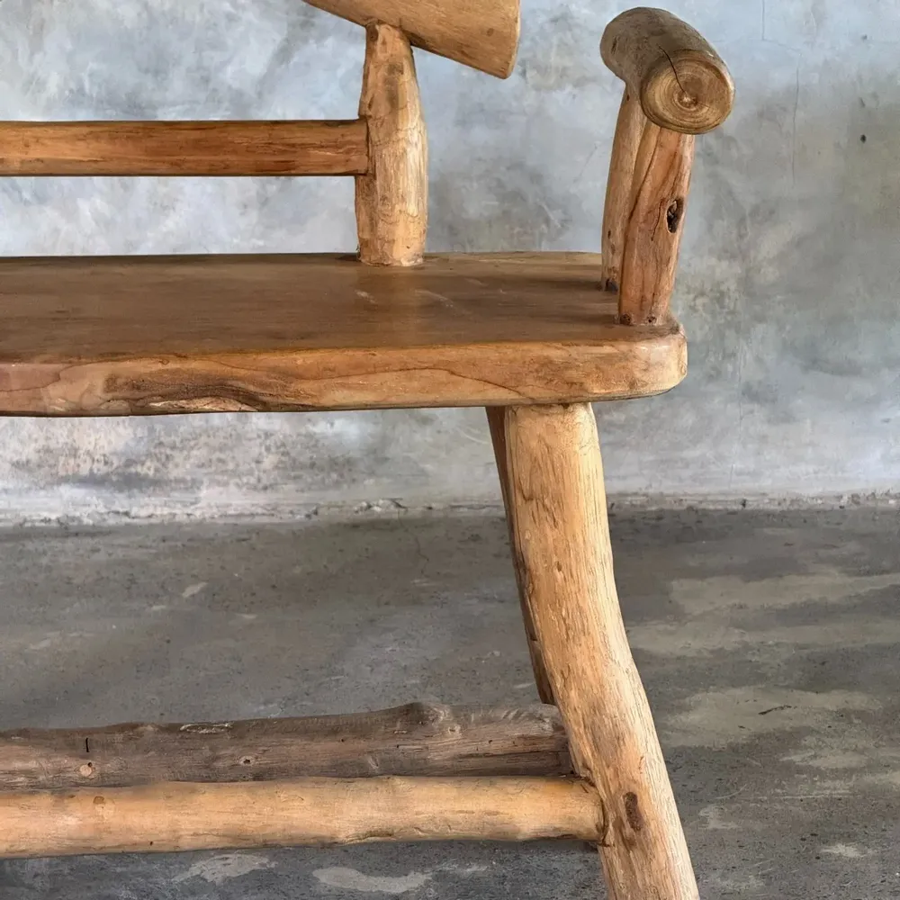 Bancs - Petit banc à dossier et accoudoir brutaliste en teck blond asiatique - OFFICE OBJETS