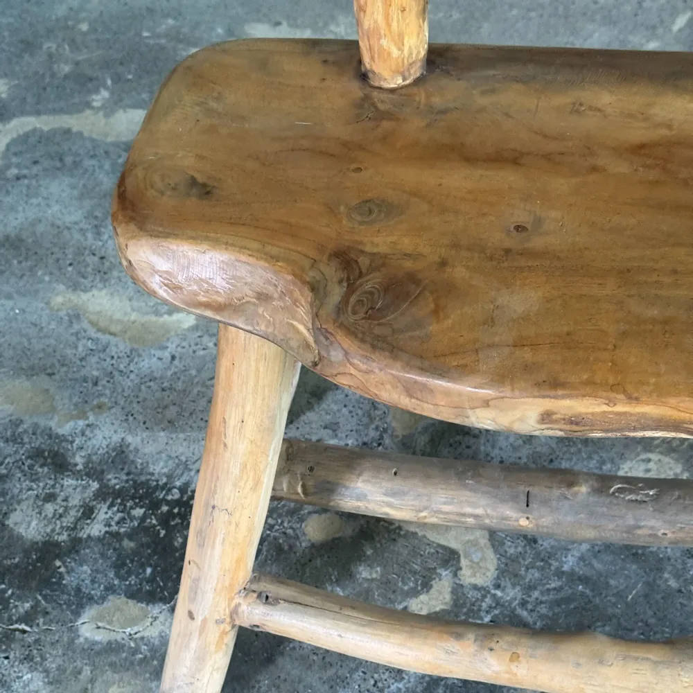 Bancs - Petit banc à dossier et accoudoir brutaliste en teck blond asiatique - OFFICE OBJETS