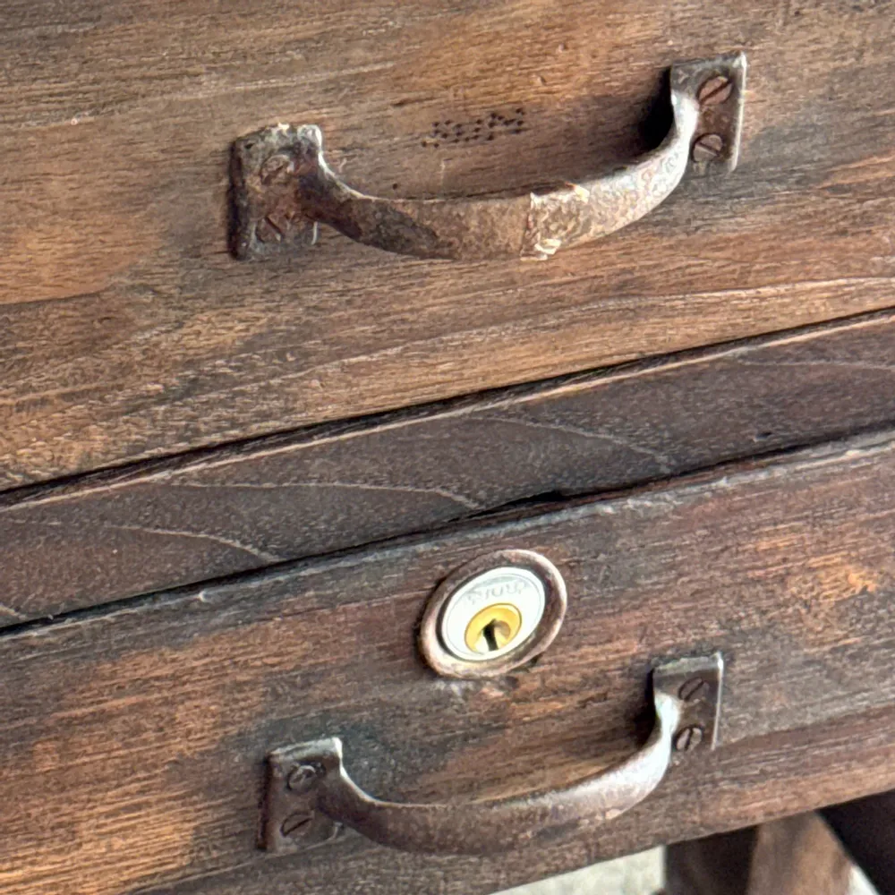 Commodes - Meuble de métier ancien indonésien en teck à deux tiroirs, entretoise - OFFICE OBJETS