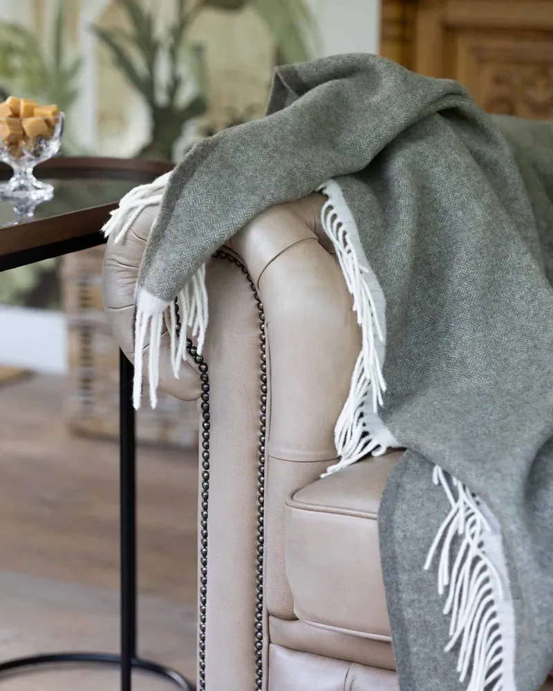 Plaids - Plaid doux en cachemire et laine mérinos MILANO Verde Orlo - MOST-BLANKETS