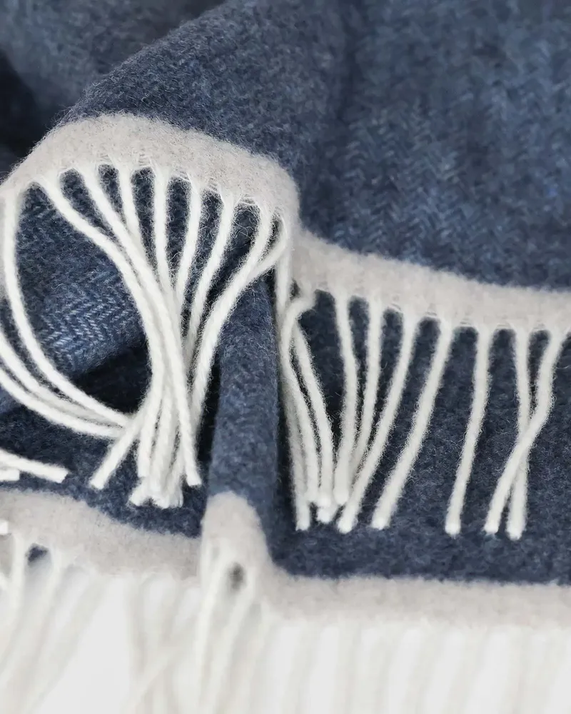 Plaids - Plaid doux en cachemire et laine mérinos MILANO bleu foncé - MOST-BLANKETS