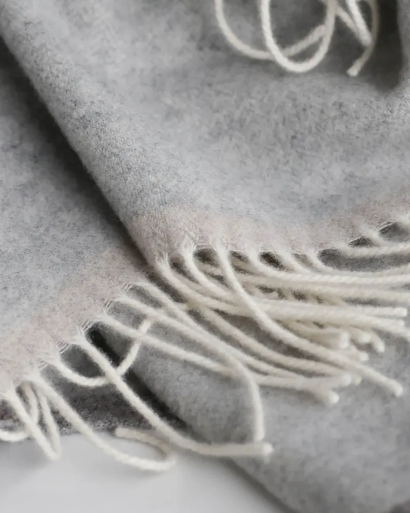 Plaids - Plaid doux en cachemire et laine mérinos MILANO gris clair - MOST-BLANKETS
