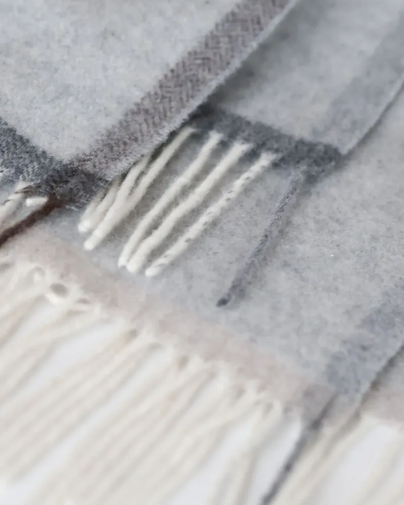 Plaids - Plaid doux en cachemire et laine mérinos MILANO gris clair - MOST-BLANKETS