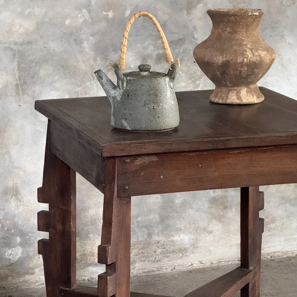 Tables basses - Coffee table, petite table basse indonésienne ancienne moderniste - OFFICE OBJETS