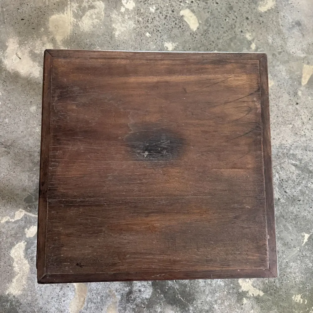 Tables basses - Coffee table, petite table basse indonésienne ancienne moderniste - OFFICE OBJETS