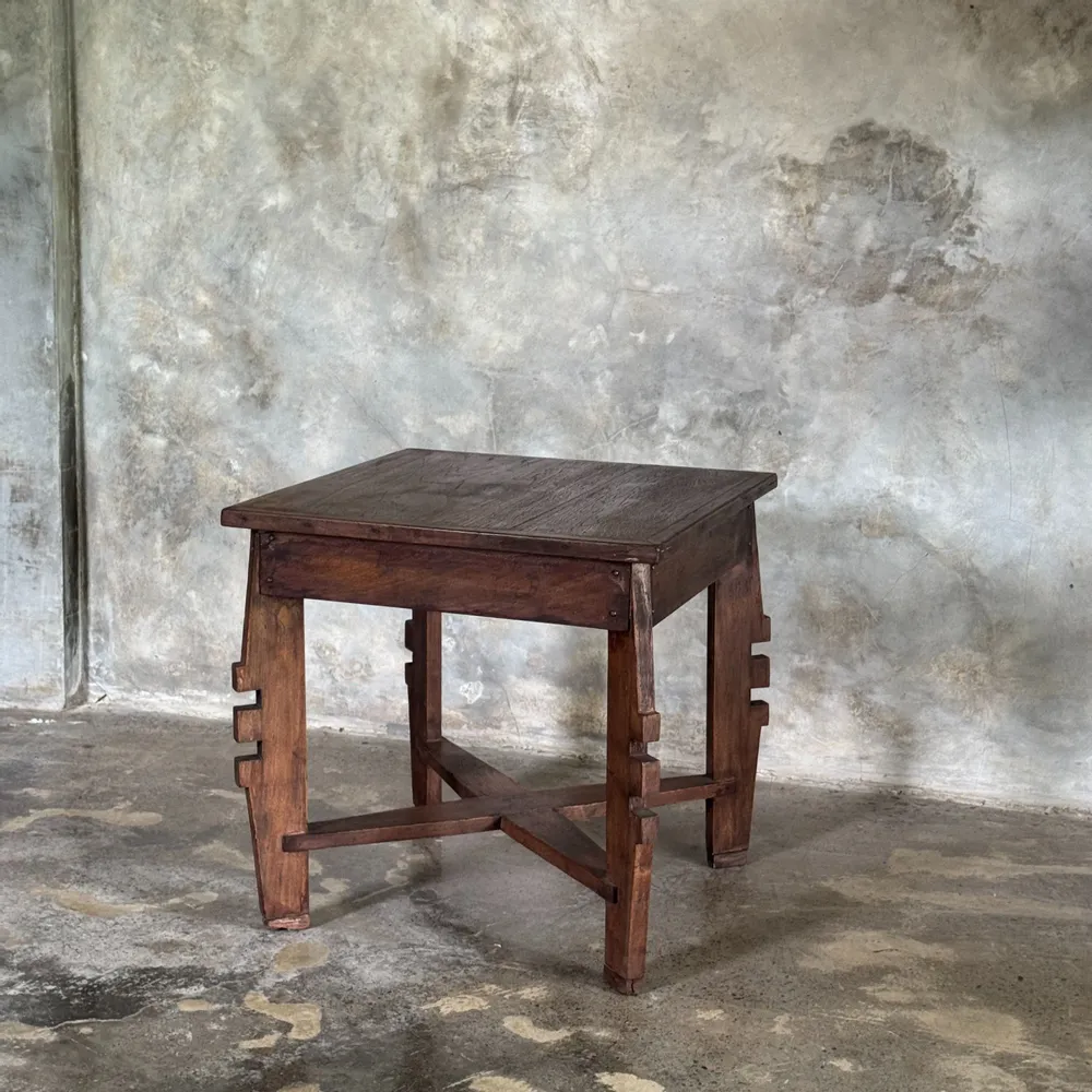 Tables basses - Coffee table, petite table basse indonésienne ancienne moderniste - OFFICE OBJETS