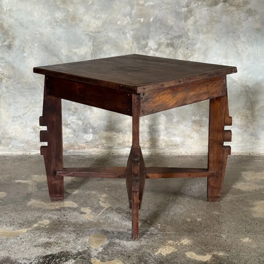 Tables basses - Coffee table, petite table basse indonésienne ancienne moderniste - OFFICE OBJETS