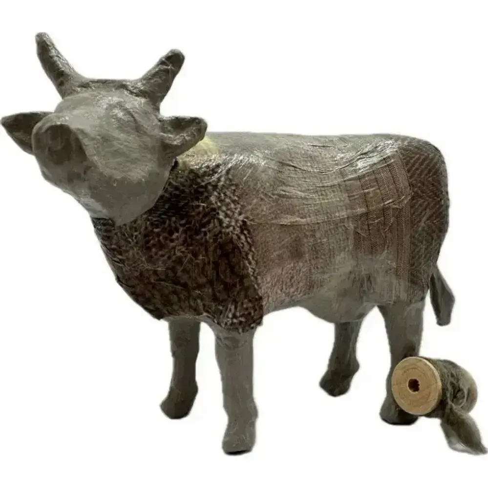 Objets design - Vache décorative la TriCOW, artisanale, dans son pull de laine - VACHES ET COMPAGNIE