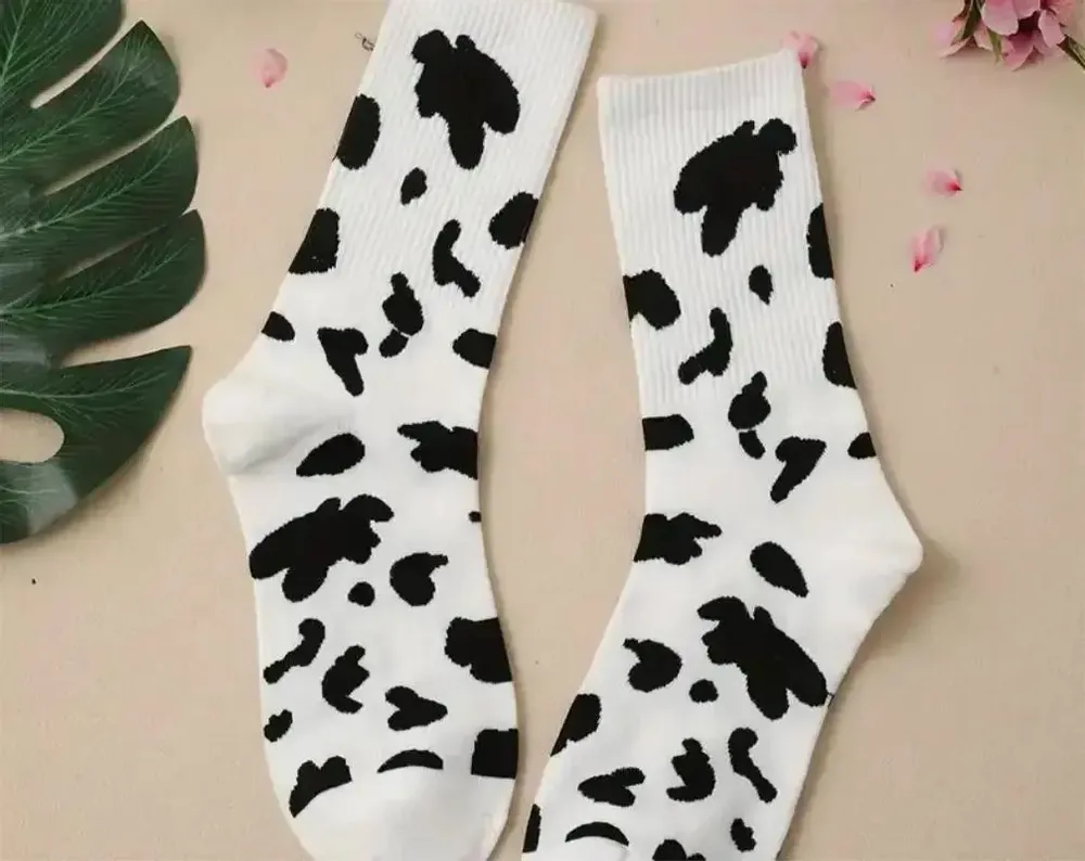 Objets design - Chaussettes imprimées Vache noire et blanche pour Femme - VACHES ET COMPAGNIE