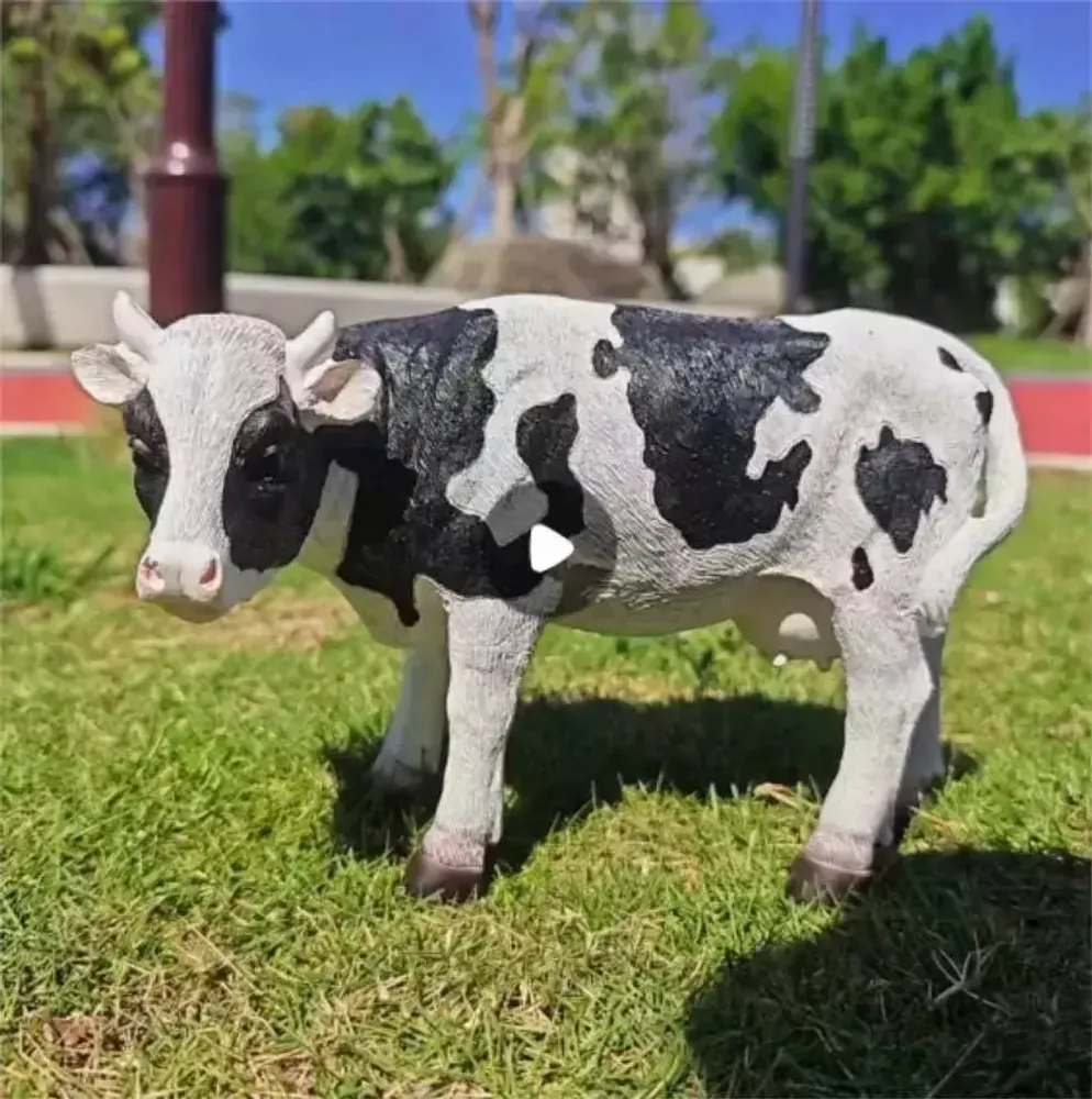 Objets design - Vache décorative noire et blanche en Résine - VACHES ET COMPAGNIE