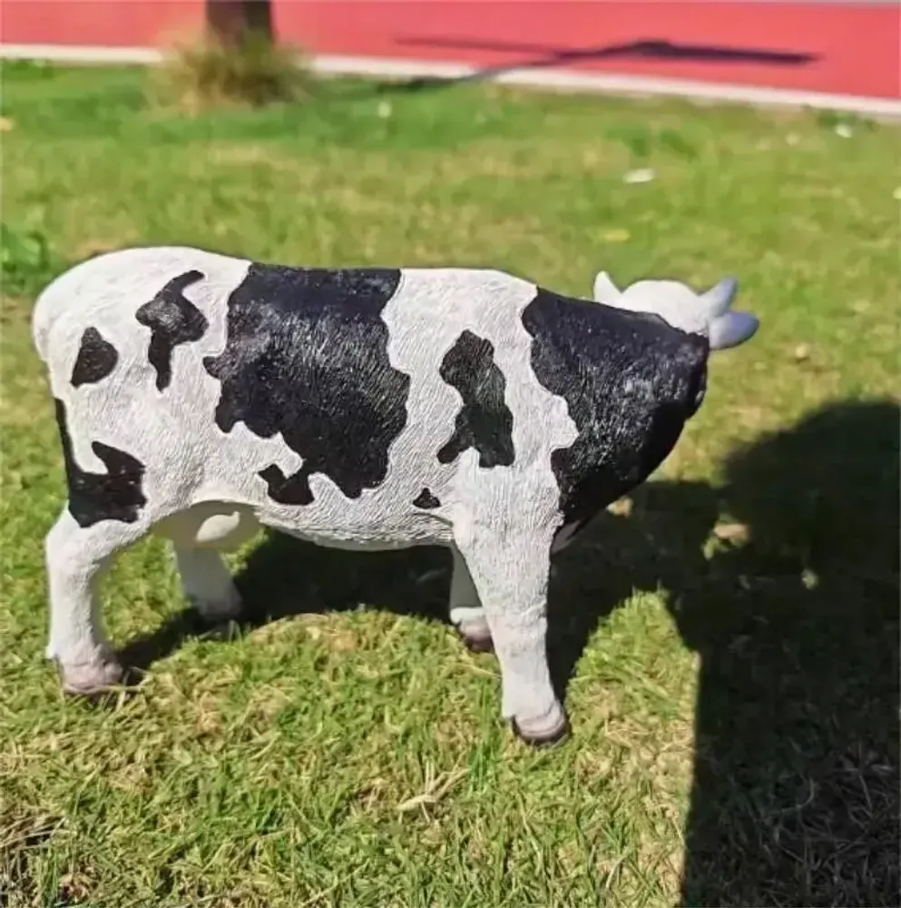 Objets design - Vache décorative noire et blanche en Résine - VACHES ET COMPAGNIE