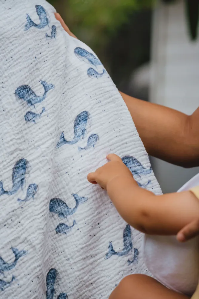 Throw blankets - Maxi Lange - The Blue Whales - POP ET SES FRÈRES