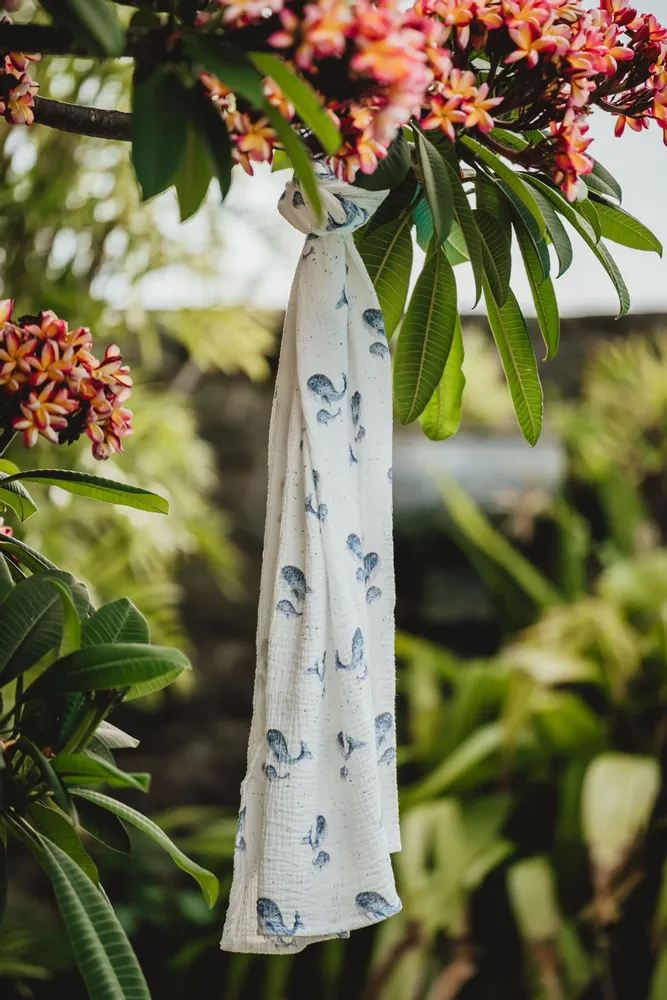 Throw blankets - Maxi Lange - The Blue Whales - POP ET SES FRÈRES