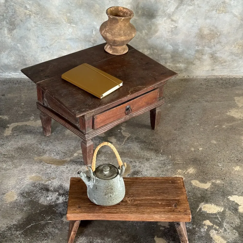 Bureaux - Petit écritoire table basse ancienne indonésienne en teck H33 40,5x55 - OFFICE OBJETS