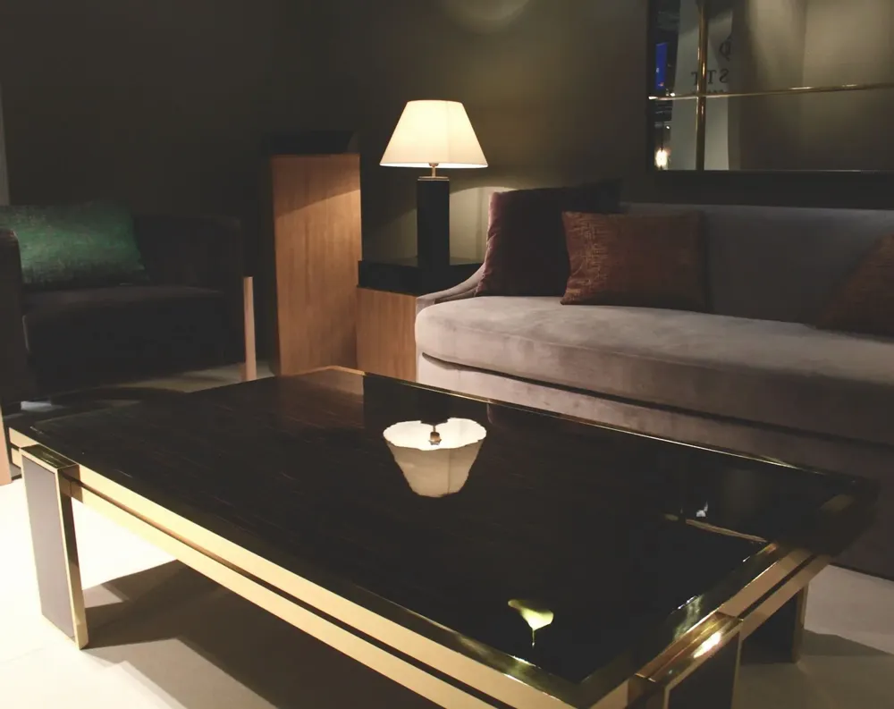 Tables pour hôtels - Table basse rectangulaire James en bois d'ébène et laiton, Portugal - DUISTT