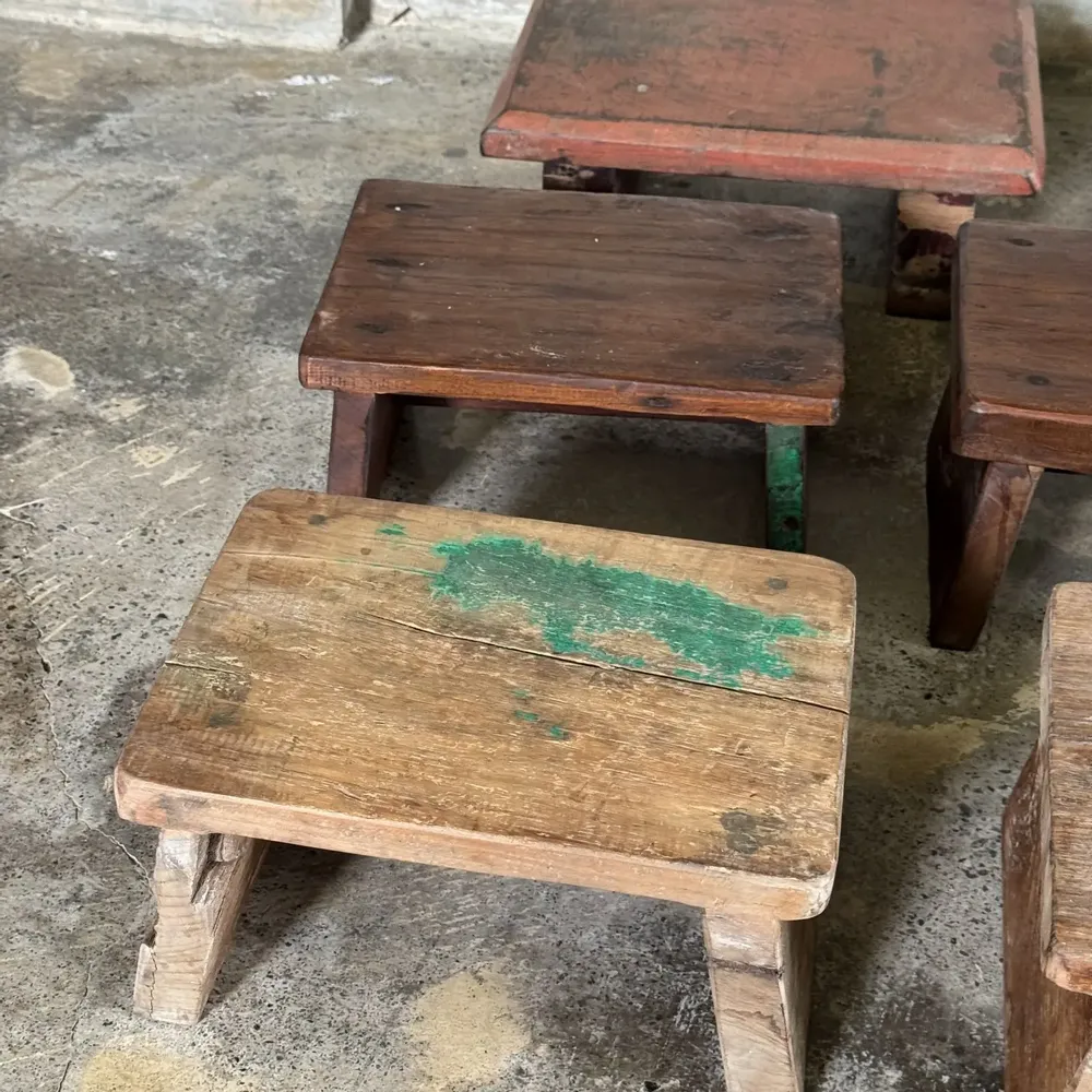 Tabourets - Petit tabouret d'appoint en teck upcyclé traces de chromie verte - OFFICE OBJETS