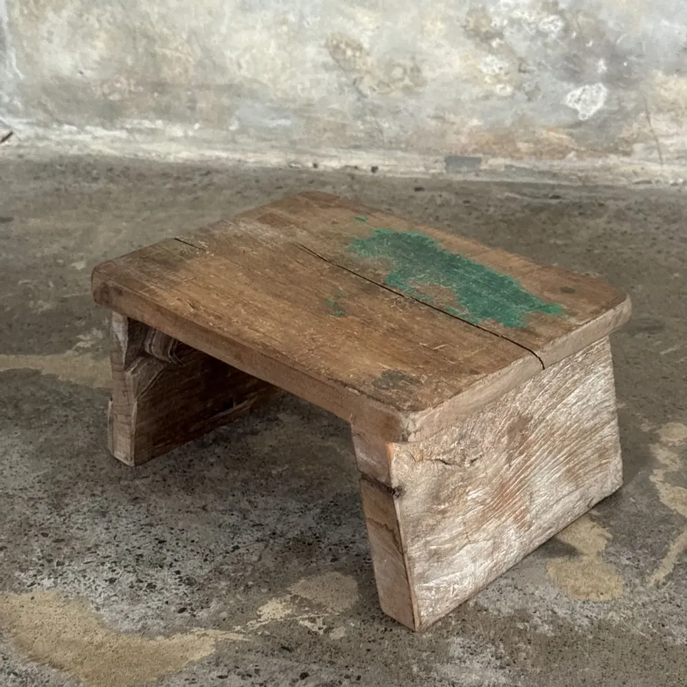 Tabourets - Petit tabouret d'appoint en teck upcyclé traces de chromie verte - OFFICE OBJETS