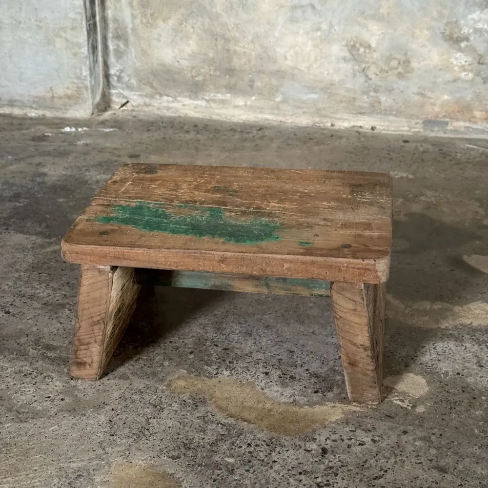 Tabourets - Petit tabouret d'appoint en teck upcyclé traces de chromie verte - OFFICE OBJETS