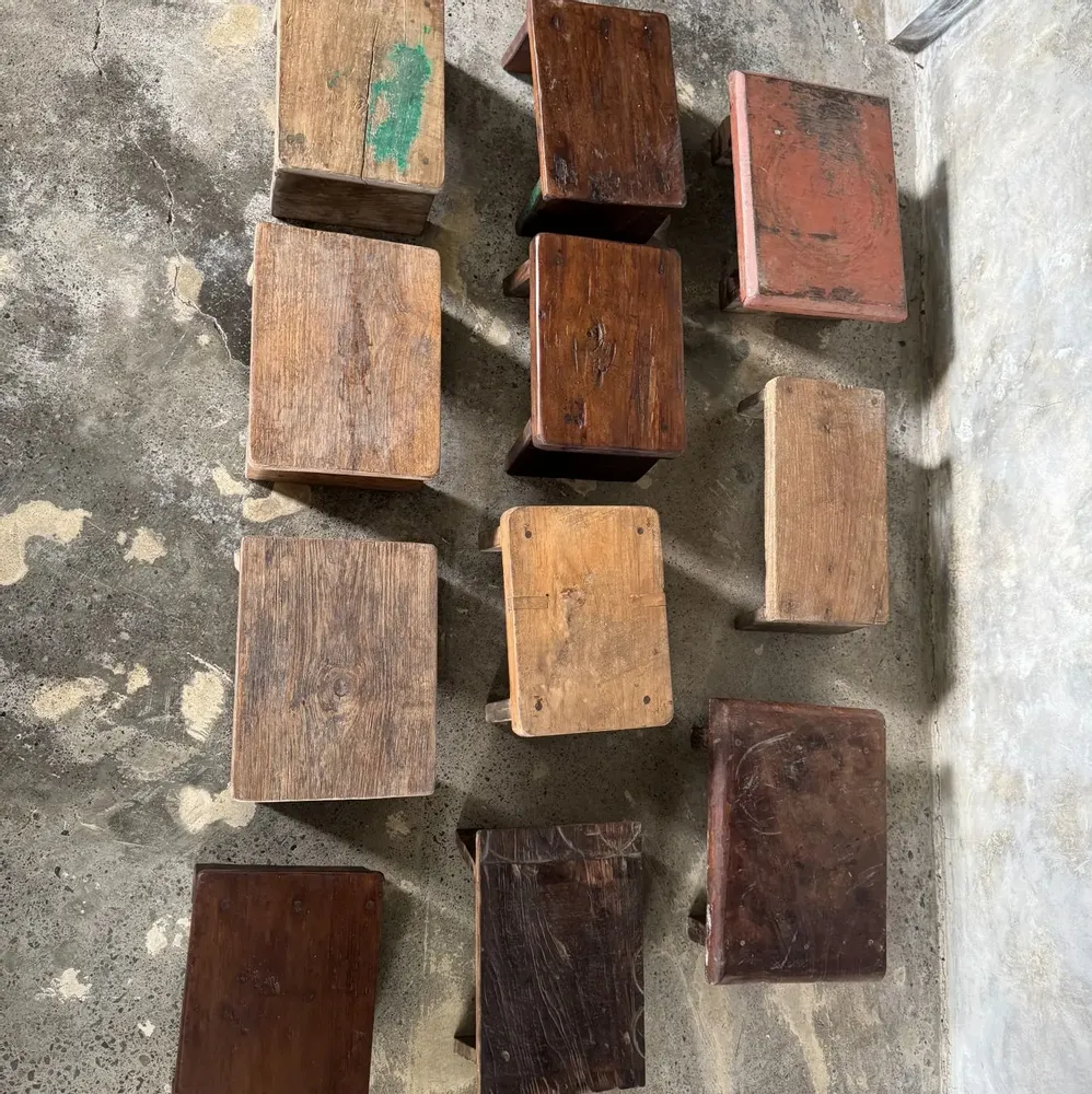 Tabourets - Petit tabouret d'appoint en teck ancien clair (3302) - OFFICE OBJETS