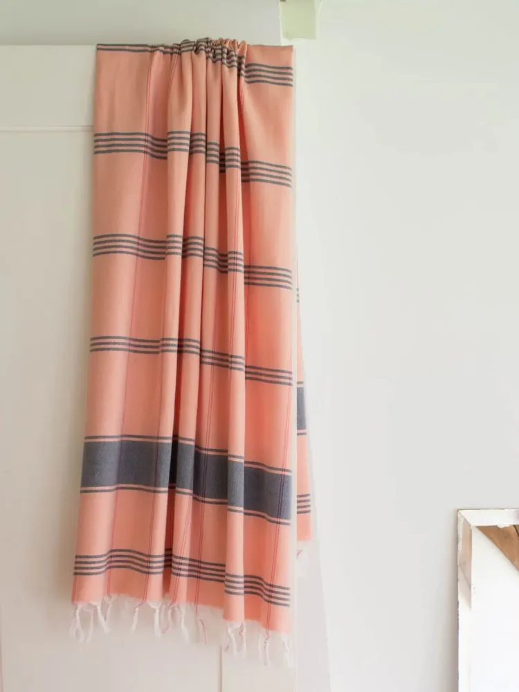 Bath towels - hammam towel Organic peach/dark blue - OTTOMANIA