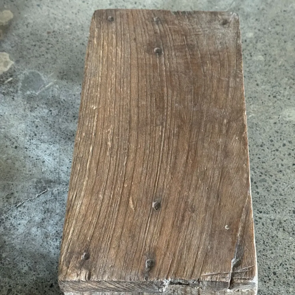 Tabourets - Petit tabouret d'appoint en teck upcyclé petit creux sous l'assise - OFFICE OBJETS