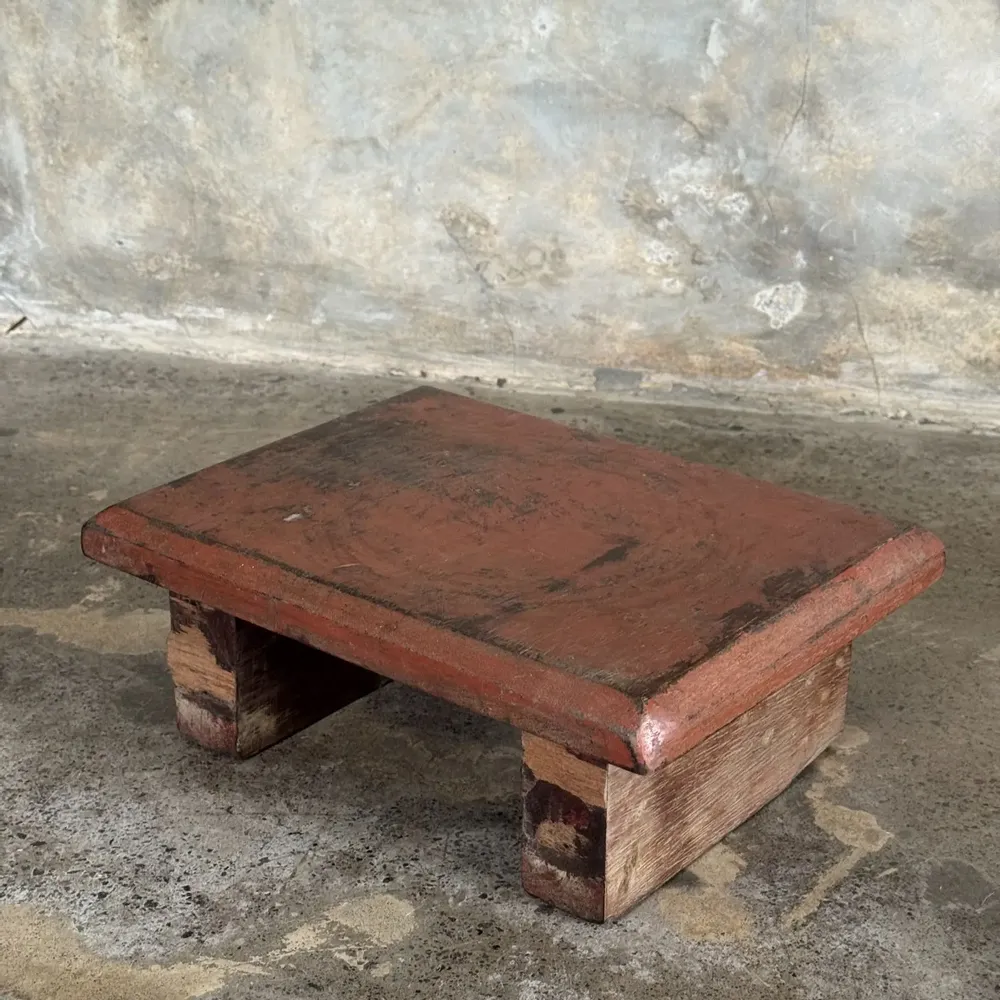 Tabourets - Petit tabouret d'appoint en teck upcyclé chromie rouge (3274) - OFFICE OBJETS