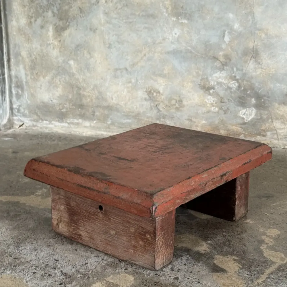 Tabourets - Petit tabouret d'appoint en teck upcyclé chromie rouge (3274) - OFFICE OBJETS