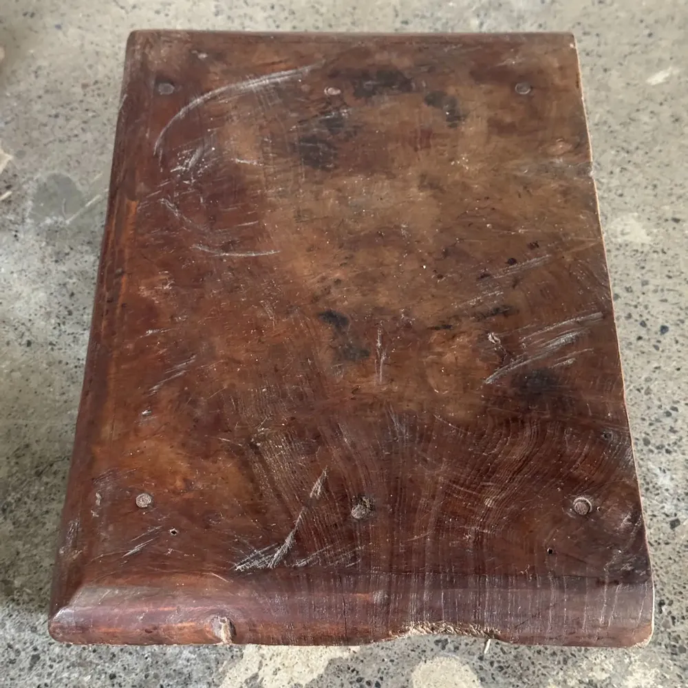 Tabourets - Petit tabouret d'appoint en teck upcyclé chromie rouge (3274) - OFFICE OBJETS