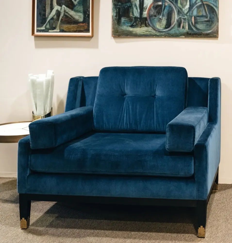Lounge chairs for hospitalities & contracts - Mr. Jones Armchair in Black Limed Oak Base and Polished Brass - DUISTT