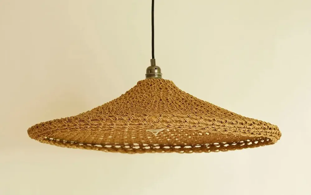 Plafonniers - CARILO. Suspension en raphia tricoté à la main - MONA PIGLIACAMPO . ATELIER SOL DE MAYO