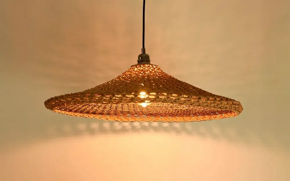 Plafonniers - CARILO. Suspension en raphia tricoté à la main - MONA PIGLIACAMPO . ATELIER SOL DE MAYO