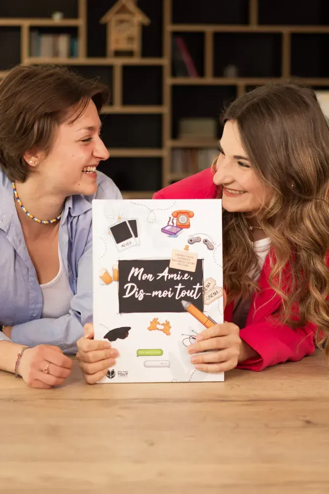 Gifts - Gift book My friend, tell me everything - DIS-MOI TOUT