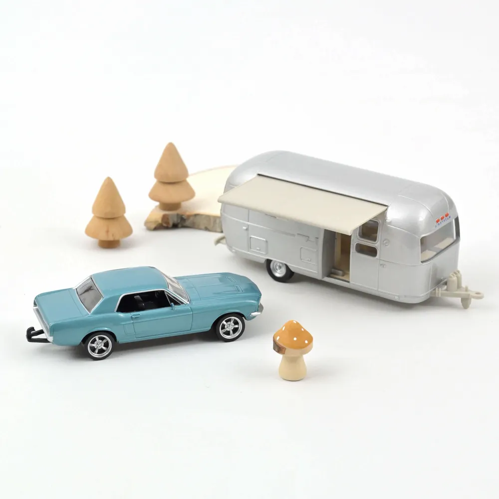 Jouets enfants - Ford Mustang 1968 Bleu métallisé et Caravane Airstream Jet-car 1/43 - NOREV