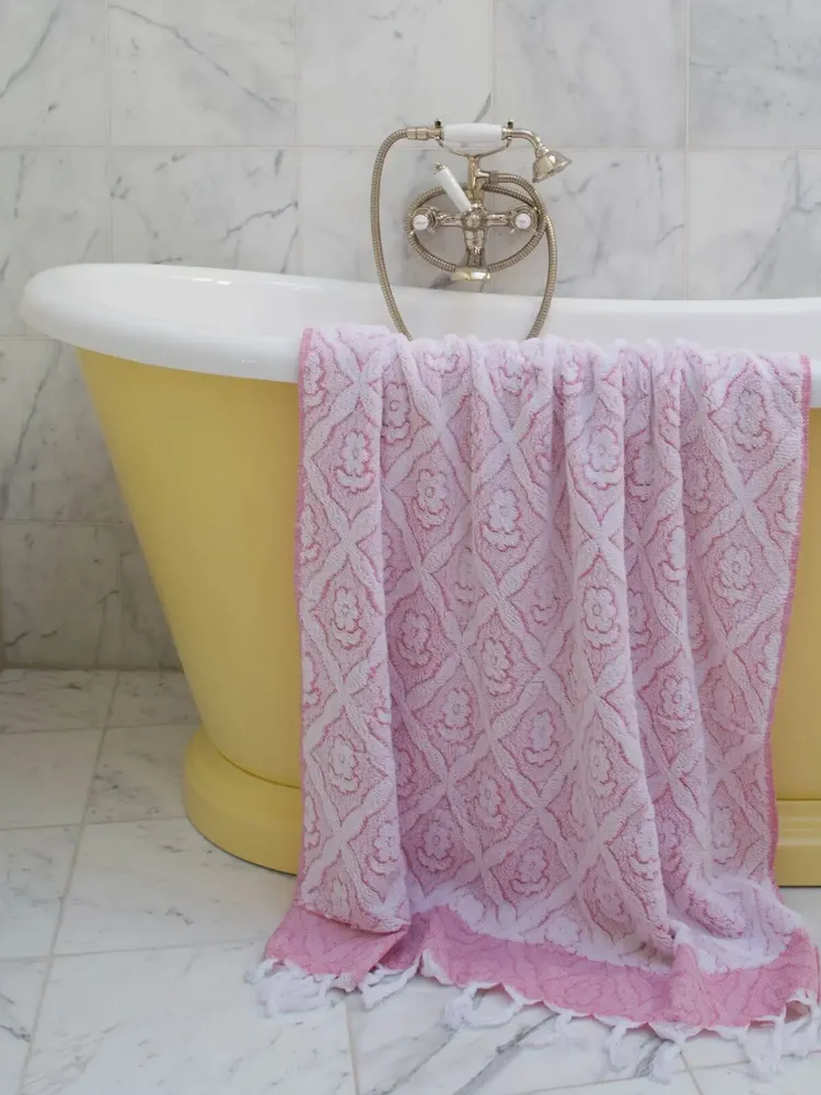 Hotel bedrooms - towel tulip pink - OTTOMANIA