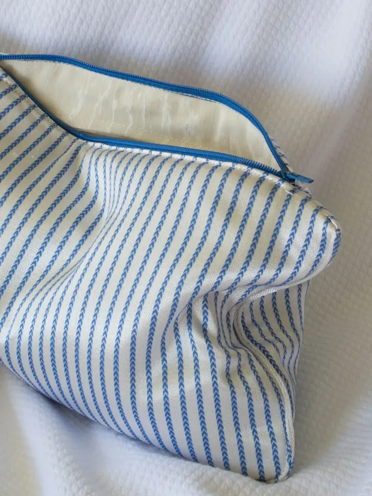 Bath towels - toiletry bag, white and blue striped - OTTOMANIA