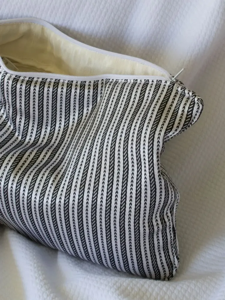 Bath towels - toiletry bag, white and black striped - OTTOMANIA