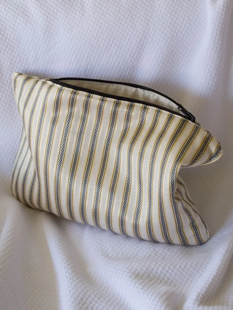 Bath towels - toiletry bag, white with a narrow black and yellow stripe - OTTOMANIA
