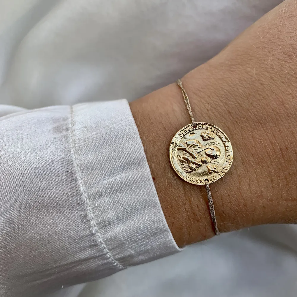 Jewelry - Large round medal gold plated bracelet - Erato - SOPHIE DESCHAMPS BIJOUX