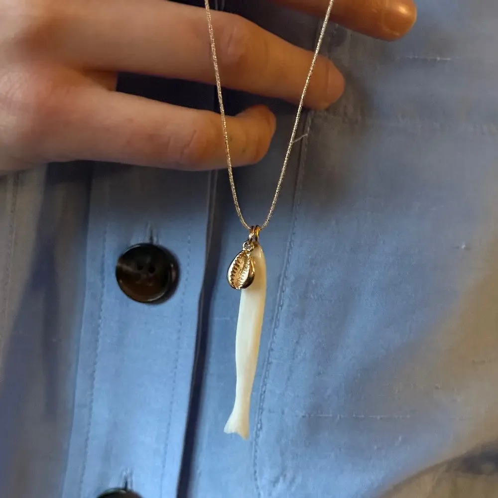 Jewelry - Gold plated mother-of-pearl fish and cowrie shell - SOPHIE DESCHAMPS BIJOUX