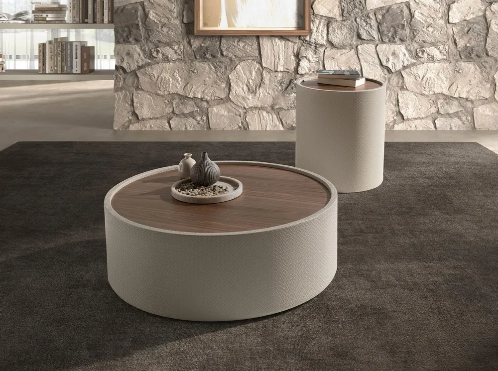 Tables basses - Table basse ronde en noyer et bois rembourré en similicuir couleur sable - ANGEL CERDÁ