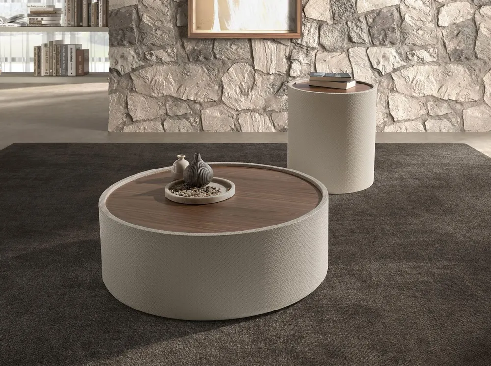 Tables basses - Table d’appoint ronde en noyer, noyer et bois rembourré en similicuir couleur sable - ANGEL CERDÁ