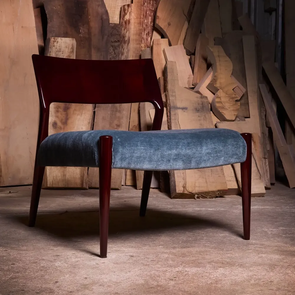 Chairs for hospitalities & contracts - Bossa low lounge chair, glossy lacquer Sikomoro wood, Fabric COM seat - DUISTT