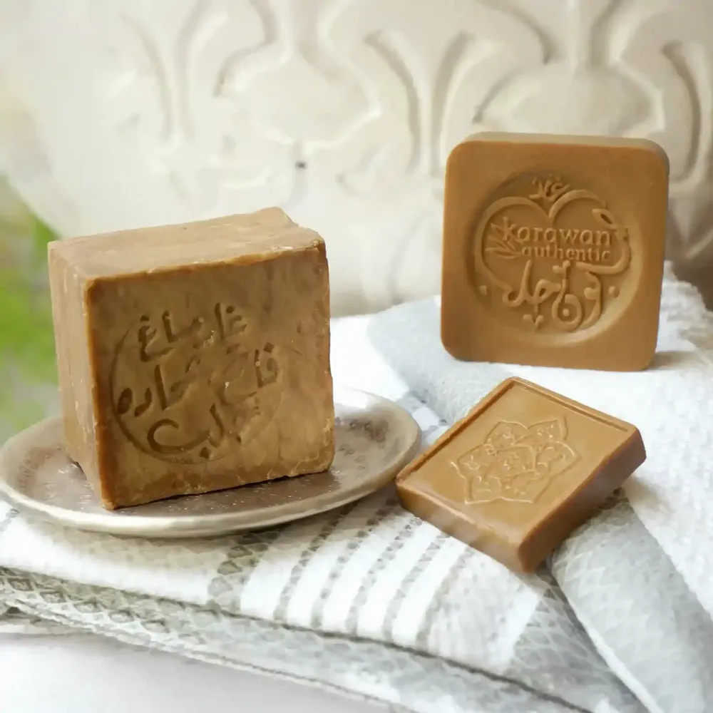 Savons - SAVON D'ALEP QUALITÉ - HUILE D'OLIVE 80% ET DE LAURIER 20% - EN BOITE - KARAWAN AUTHENTIC