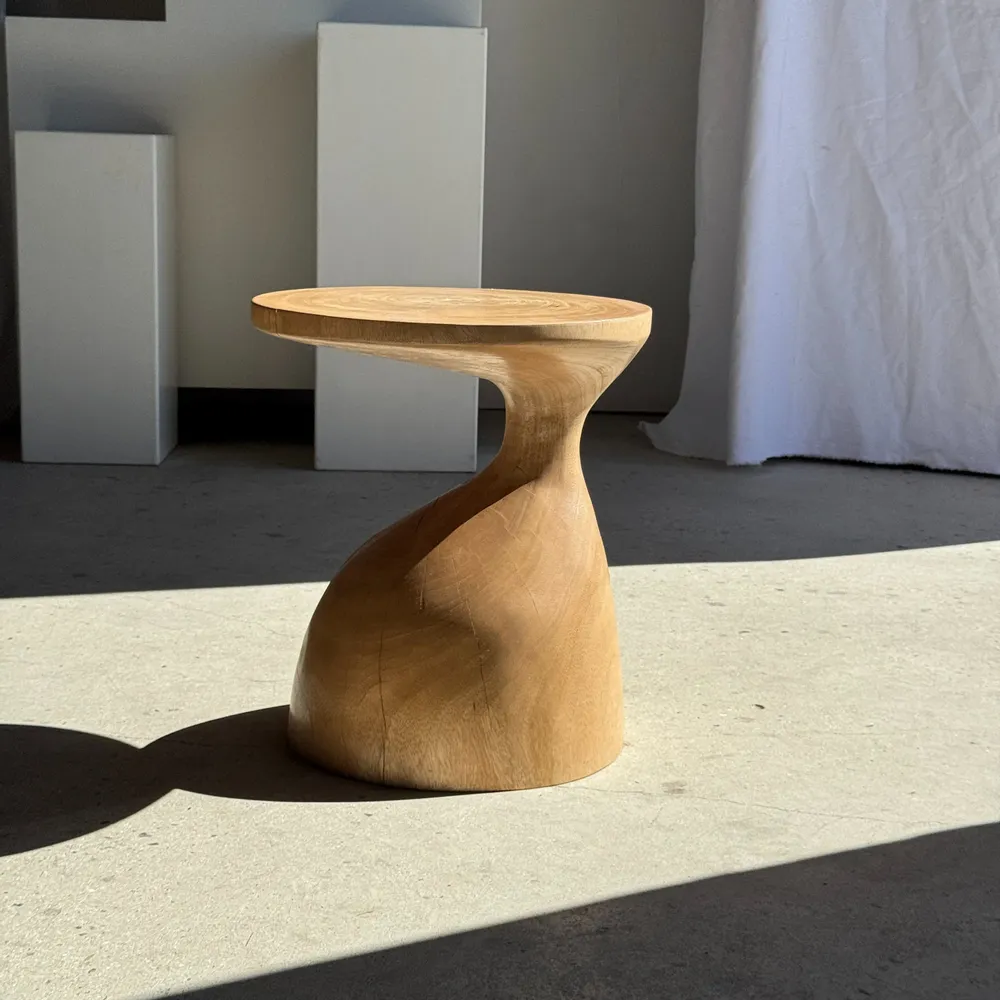 Tables basses - Sexy Neck - Bout de canapé en bois massif (monoxyle) couleur naturelle - OFFICE OBJETS