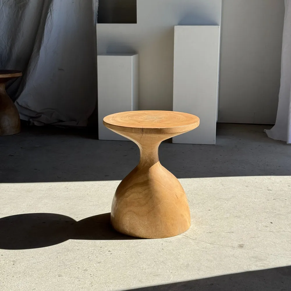 Tables basses - Sexy Neck - Bout de canapé en bois massif (monoxyle) couleur naturelle - OFFICE OBJETS